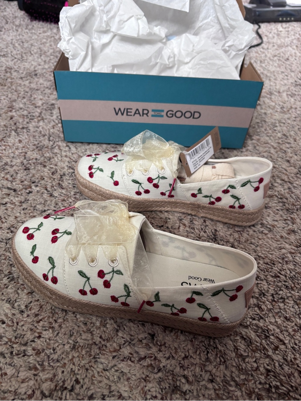 TOMS Carolina Lace Up Egret Multi Cherry Embroidery Women’s Size 5.5 NIB